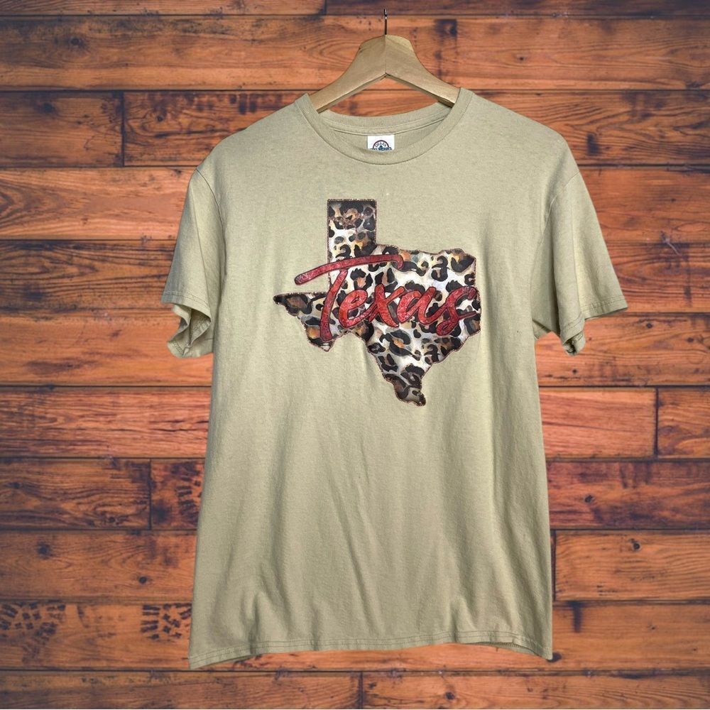 5 for $25🔥Delta Pro Weight‎ Tan Cheetah Print Texas Graphic T-Shirt Medium